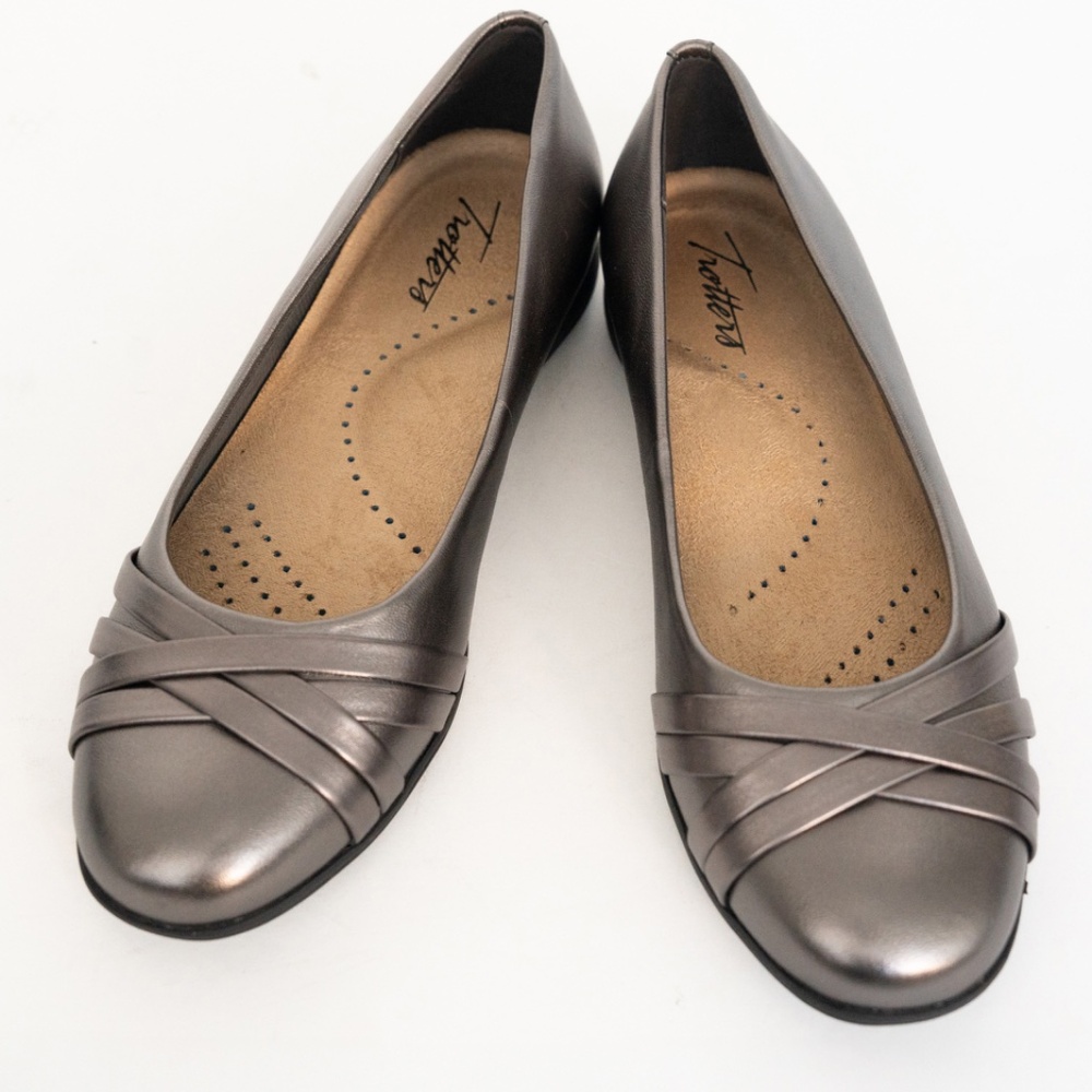 Trotters Daphne -‎ Daphne Leather Slip-Ons